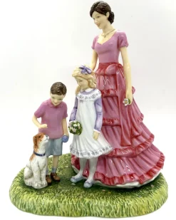 Fashion Royal Doulton Family Outing Figurine HN5789 - Ltd Ed 1000 *LAST ONE Pottery-Porcelain-China