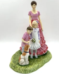Fashion Royal Doulton Family Outing Figurine HN5789 - Ltd Ed 1000 *LAST ONE Pottery-Porcelain-China